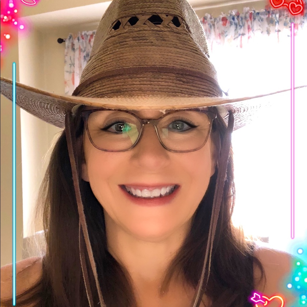 Meet your Posher, Suzanne